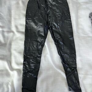 Black Faux Leather Puffer Hat with Fleece Lining